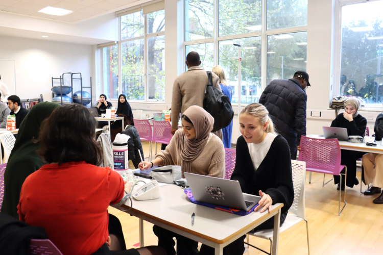 Pharmacy Students Run Free Health Clinics Across Campus